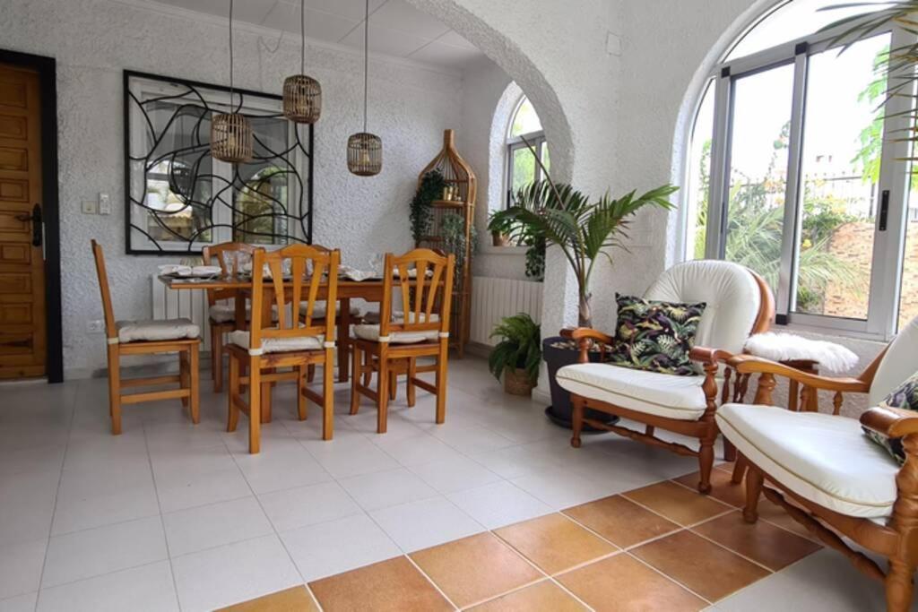 Tropical Paradise Villa In Torrevieja Exterior photo