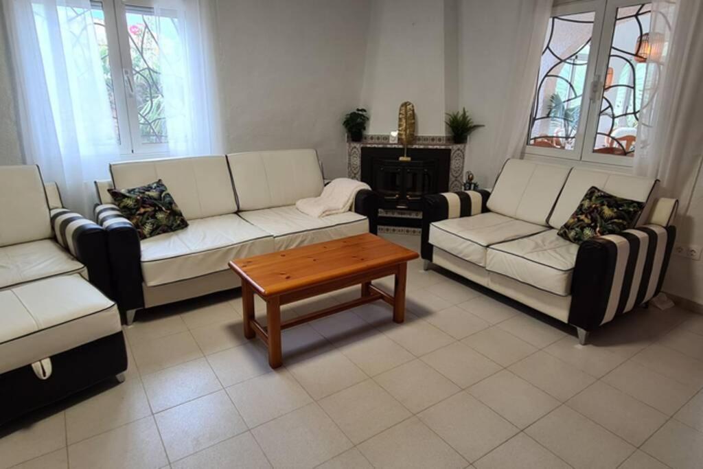 Tropical Paradise Villa In Torrevieja Exterior photo